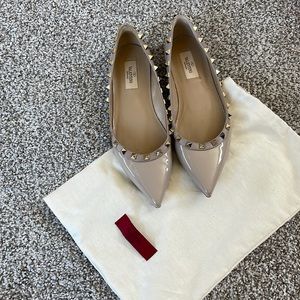 VALETINO Patent Rockstud Ballet Flat, Size 38.5, Poudre with Platinum studs